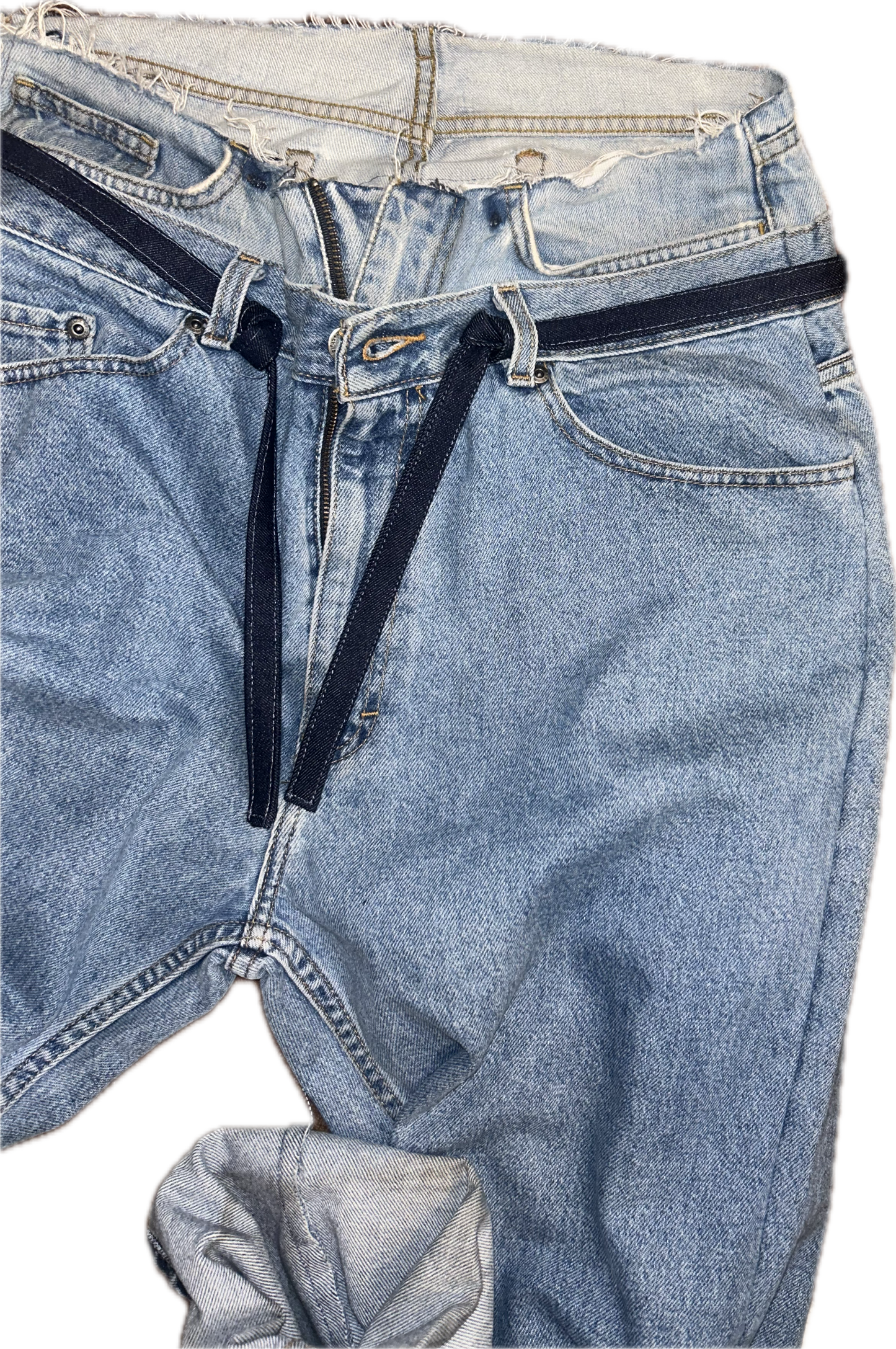 DENIM SUPERPOSÉ À NOUER À LA TAILLE